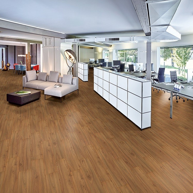 Плитка ПВХ Egger Design Орех Коричневый ED4032 фото 1 &mdash; ПетроПол